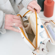 將圖片載入圖庫檢視器 Harry Potter Hanging Travel Toiletry Bag